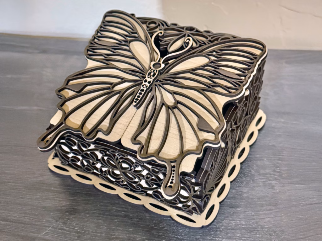 Boîte à bijoux « papillon » à charnière